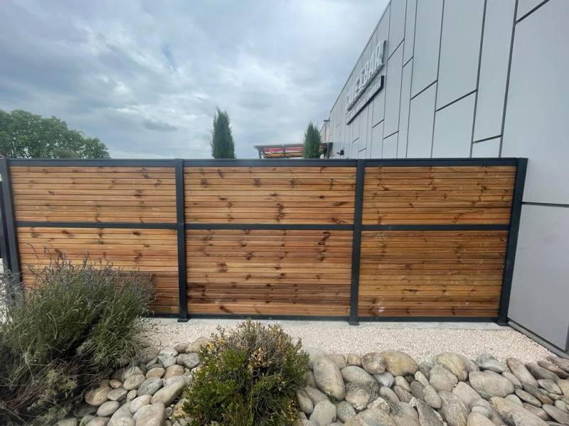 Aménagement d’une terrasse de dégustation pour une cave à vin à Avignon